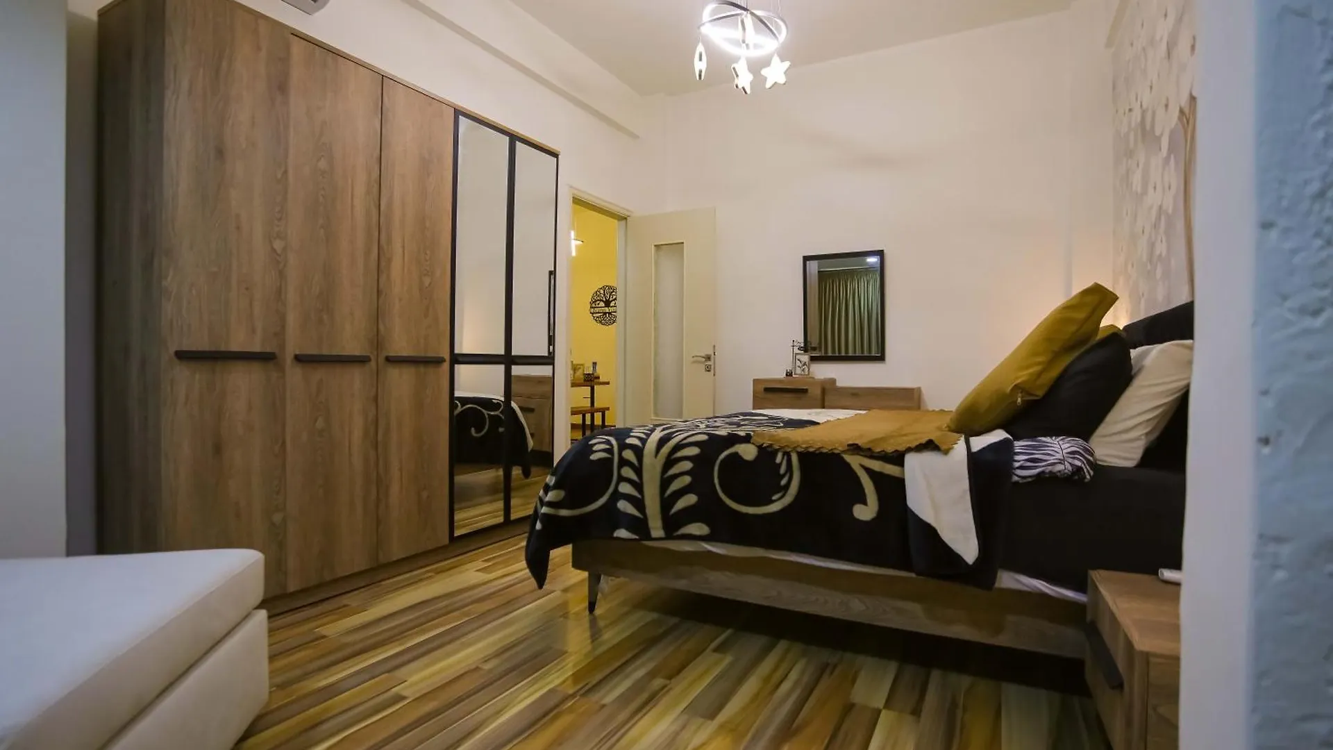 Charm Vintage Achrafieh Apt With Garden Pizza Oven Bbq Hottub Beirut