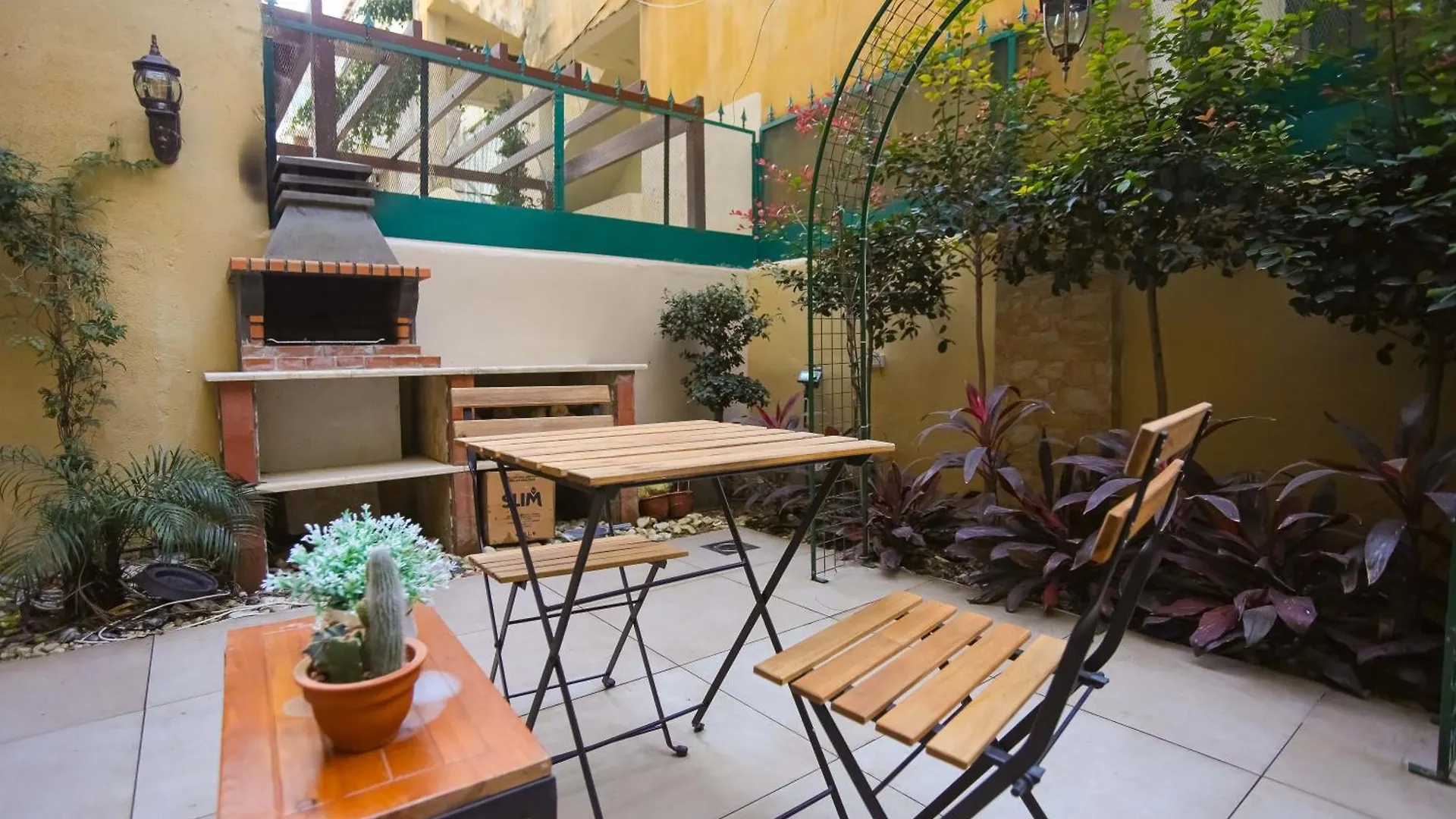 Apartment Charm Vintage Achrafieh Apt With Garden Pizza Oven Bbq Hottub Beirut