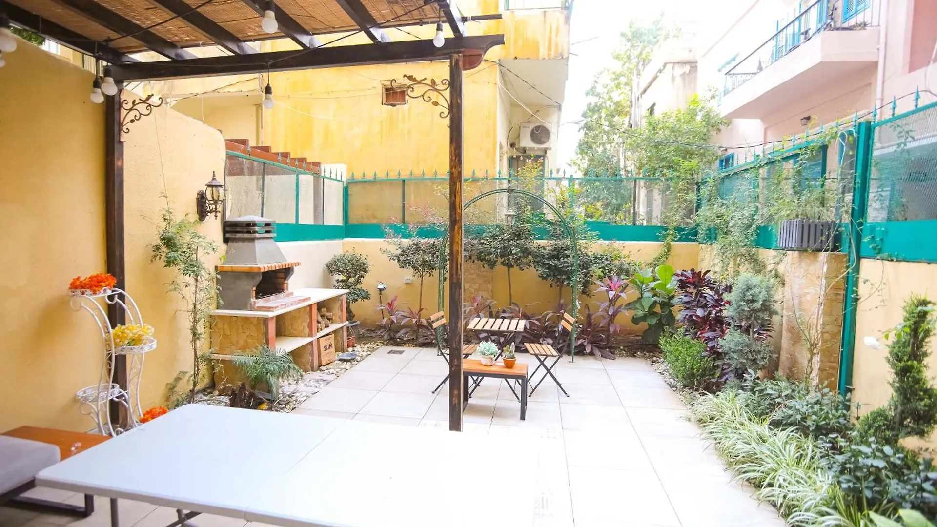 Charm Vintage Achrafieh Apt With Garden Pizza Oven Bbq Hottub Beirut 0*,  Lebanon
