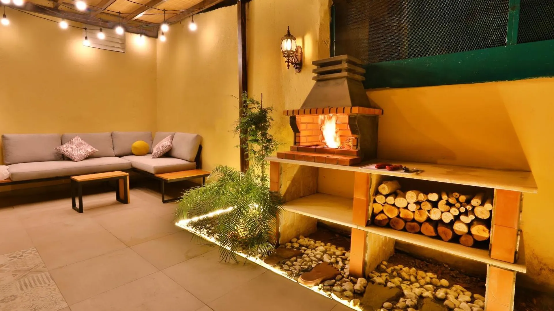 Charm Vintage Achrafieh Apt With Garden Pizza Oven Bbq Hottub Beirut