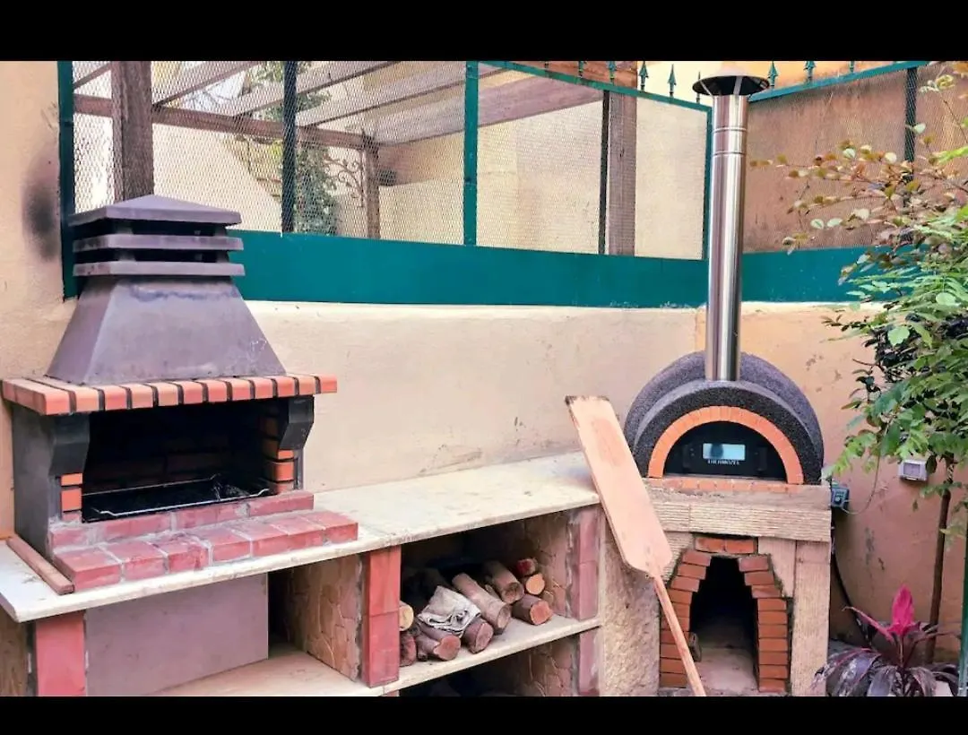 Charm Vintage Achrafieh Apt With Garden Pizza Oven Bbq Hottub Bejrut