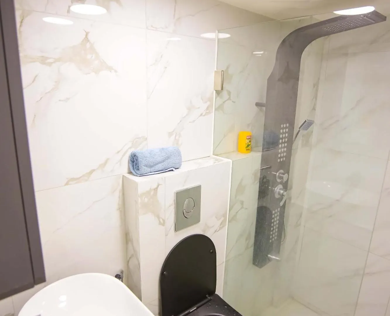 Charm Vintage Achrafieh Apt With Garden Pizza Oven Bbq Hottub Bejrut