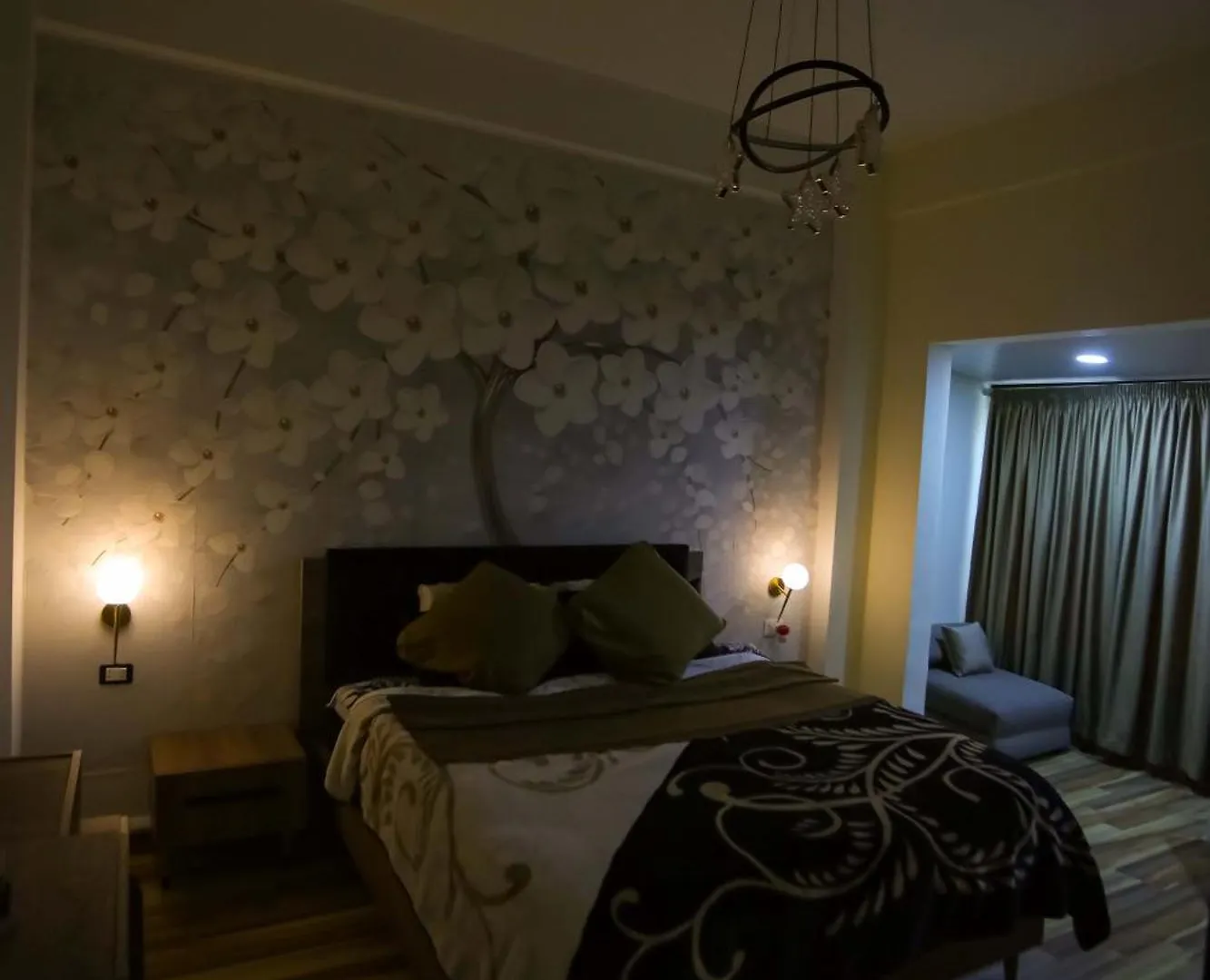 Charm Vintage Achrafieh Apt With Garden Pizza Oven Bbq Hottub Beirut 0*,  Lebanon
