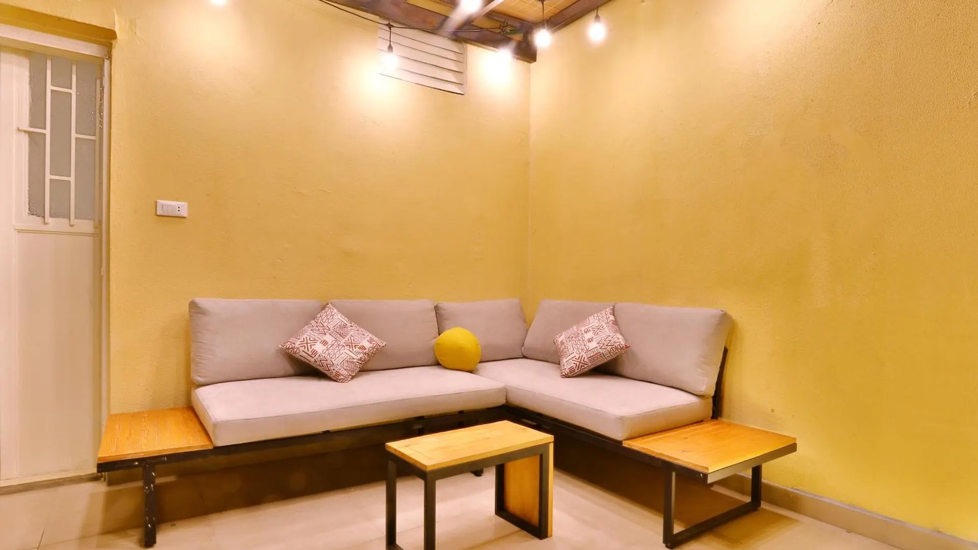Charm Vintage Achrafieh Apt With Garden Pizza Oven Bbq Hottub Beirut 0*,  Lebanon