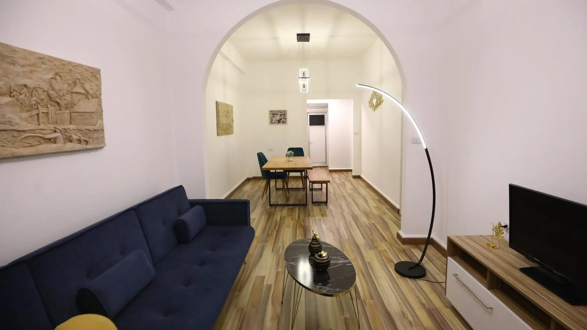 Charm Vintage Achrafieh Apt With Garden Pizza Oven Bbq Hottub Beirut